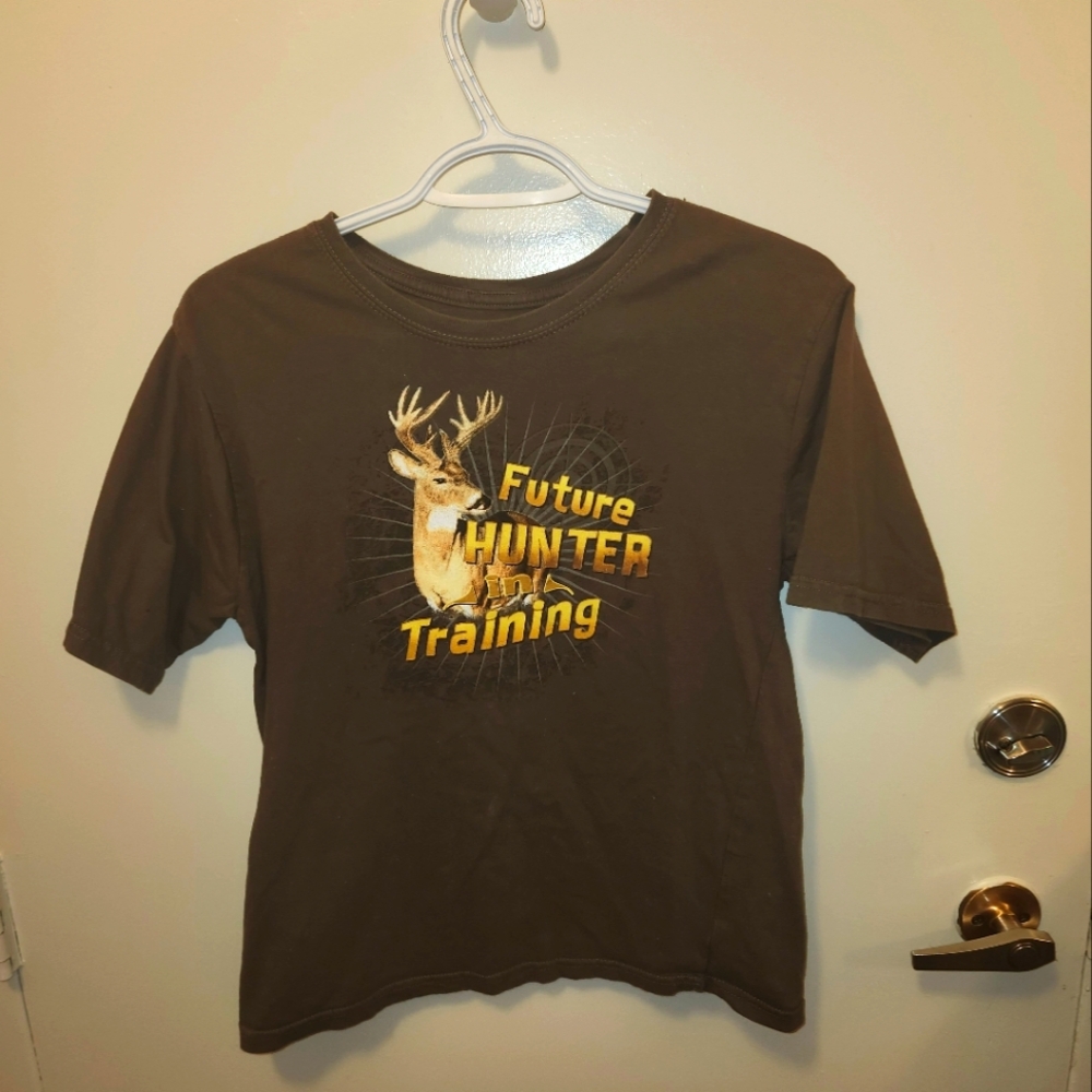 IVORY OUTFITTERS Boys Brown Graphic Tee, Size 14-16, Fits like 12-14, Preloved